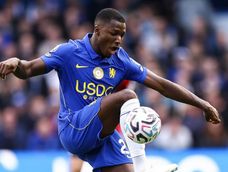 Moisés Caicedo en un partido con el Chelsea en la Premier League 26/27.