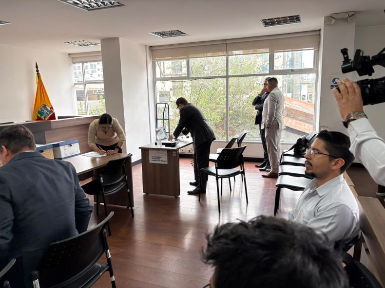 Audiencia. En la Corte de Pichincha se realizó el juicio abreviado para el policía que filtró información reservada a un periodista digital.