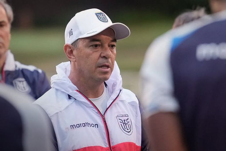 Marcelo Gallardo dirigiendo una práctica de la selección de Ecuador.&nbsp;