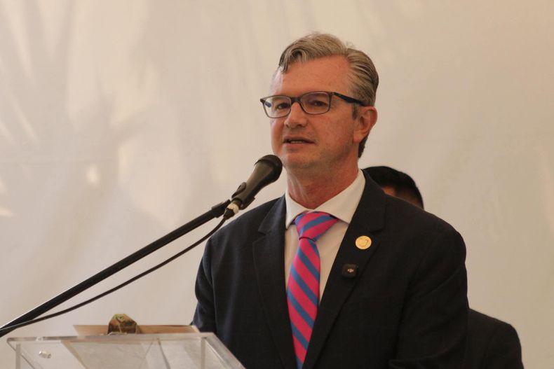 Juan Carlos Vega, exministro de Economía y Finanzas y candidato a la Alcaldía de Cuenca por ADN, cuestionó la falta de transparencia municipal tras los allanamientos realizados este 27 de octubre de 2026.