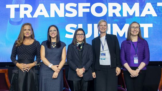 Ecuador entregará 10.000 becas en inteligencia artificial y ciberseguridad durante el V Digital Transformation Summit. Ecuador entregará 10.000 becas en inteligencia artificial y ciberseguridad durante el V Digital Transformation Summit.