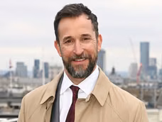 Noah Wyle, la estrella de Pitt, fue nombrado El hombre más sexy del mundo por la revista PEOPLE