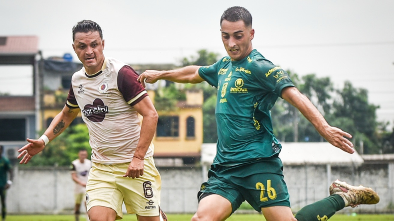 Ignacio Cechi (d) fue el autor del gol con el que 9 de Octubre venció a Vinotinto, en el duelo del hexagonal de ascenso a la LigaPro 2027.