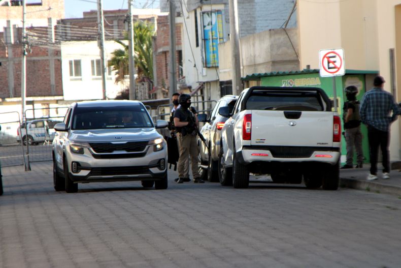 Vista de los exteriores de la cárcel de Riobamba, el 23 de octubre de 2026, donde está detenida la excandidata presidencial, Luis González.