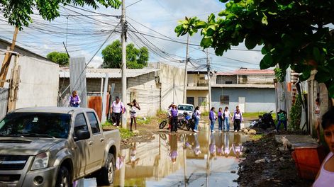 Técnicos de la Secretaría de Gestión de RIesgos recorren zonas afectadas en Guayaquil por las lluvias de gran intensidad ocasionadas por el Fenómeno de El Niño.