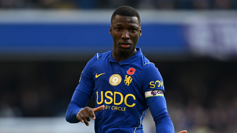 Moisés Caicedo fue clave en el triunfo del Chelsea ante el Manchester United, por la Premier League.