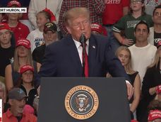 Donald Trump anunció una recompensa de un millón de dólares para quienes reporten de fraudes, este 26 de octubre de 2026.