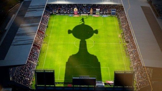 Los clubes de Ecuador cumplen los requisitos para pelear un cupo más en Copa Libertadores. Los clubes de Ecuador cumplen los requisitos para pelear un cupo más en Copa Libertadores.