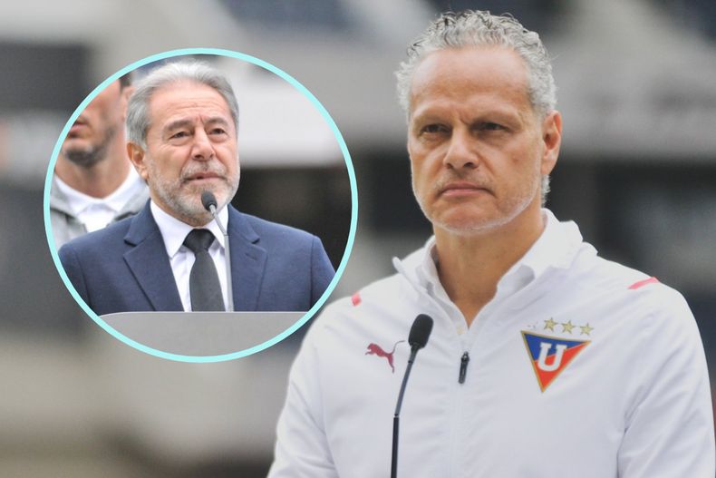 Esteban Paz durante su depedida de Liga de Quito en la que participó el presidente del club, Isaac Álvarez.&nbsp;