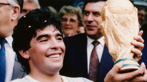 Diego Maradona con la copa del Mundial de México 1986.&nbsp;