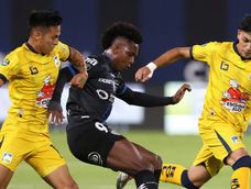 Delfín e Independiente del Valle enfrentándose en un partido en la LigaPro 2026.&nbsp;