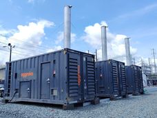 Técnicos de CELEC trabajan en la instalación de equipos de generación térmica que aportarán 110 MW al sistema eléctrico nacional.