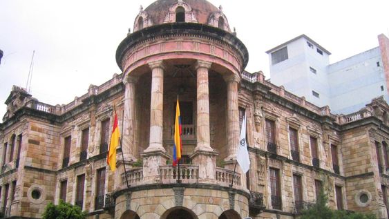 Foto de Archivo: Imagen referencial de la fachada de la Alcaldía de Cuenca. Foto de Archivo: Imagen referencial de la fachada de la Alcaldía de Cuenca.