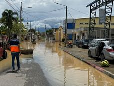 Desbordamiento del Río Chaguana, El Oro debido a las fuertes lluvias.